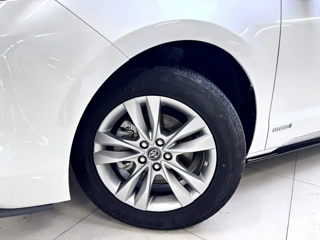 Toyota Sienna 2022 — фото 25