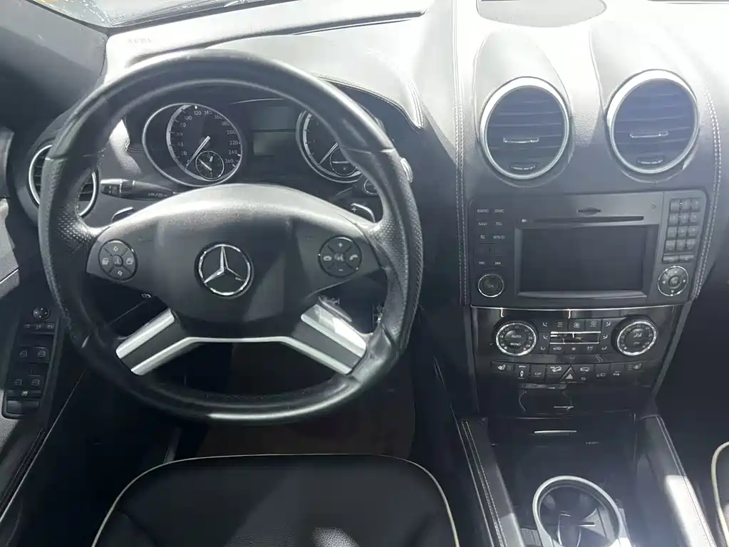 Mercedes-Benz M-Class 2011 — фото 10