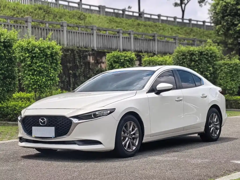Mazda 3 Axela 2020 — фото 1