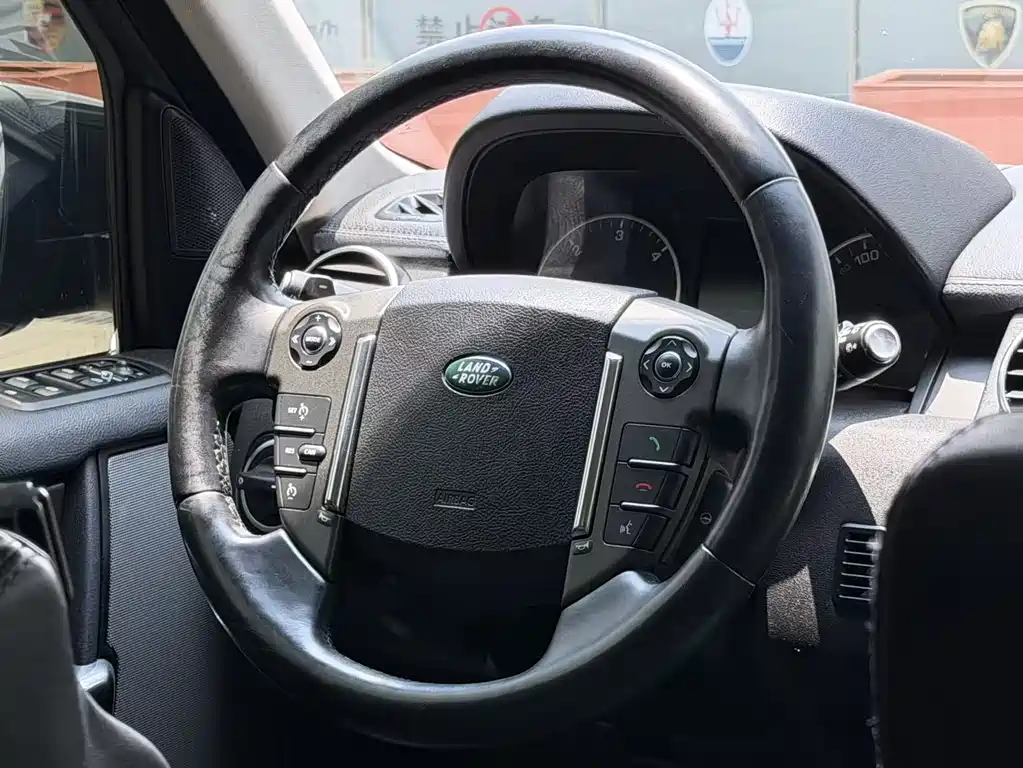 Land Rover Discovery 2013 — фото 12
