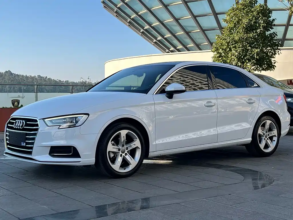 Audi A3 2021 — фото 1