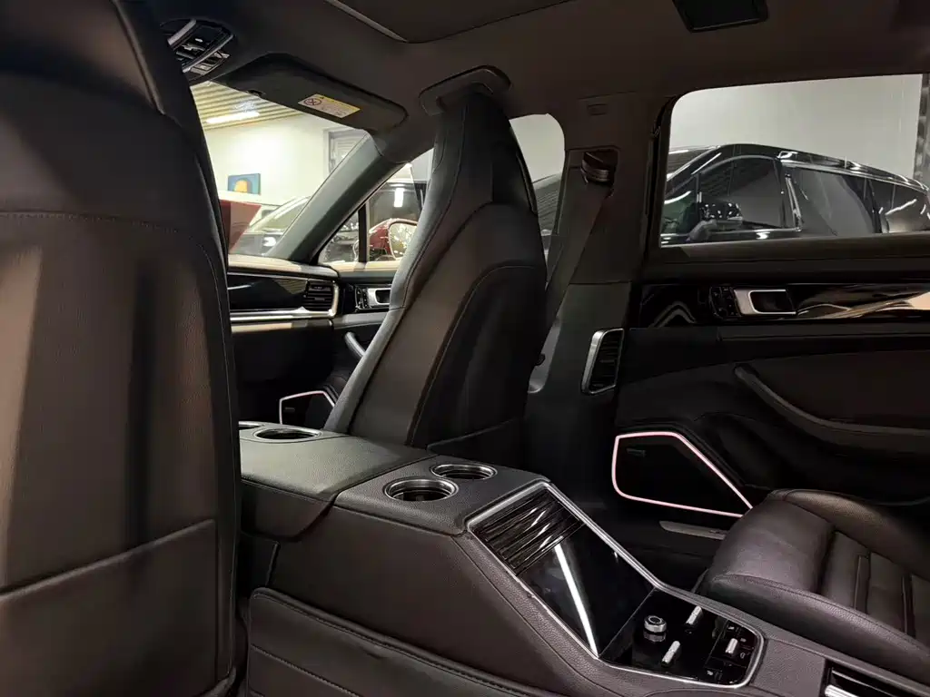 Porsche Panamera 2018 — фото 11