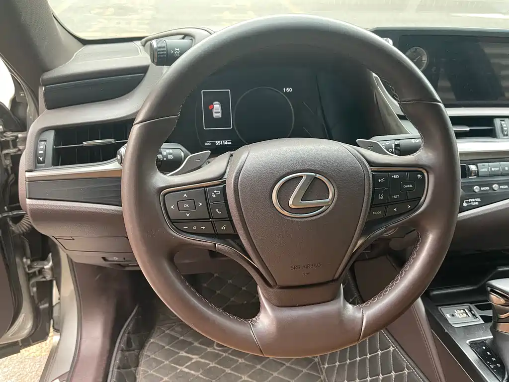 Lexus ES 2020 — фото 16