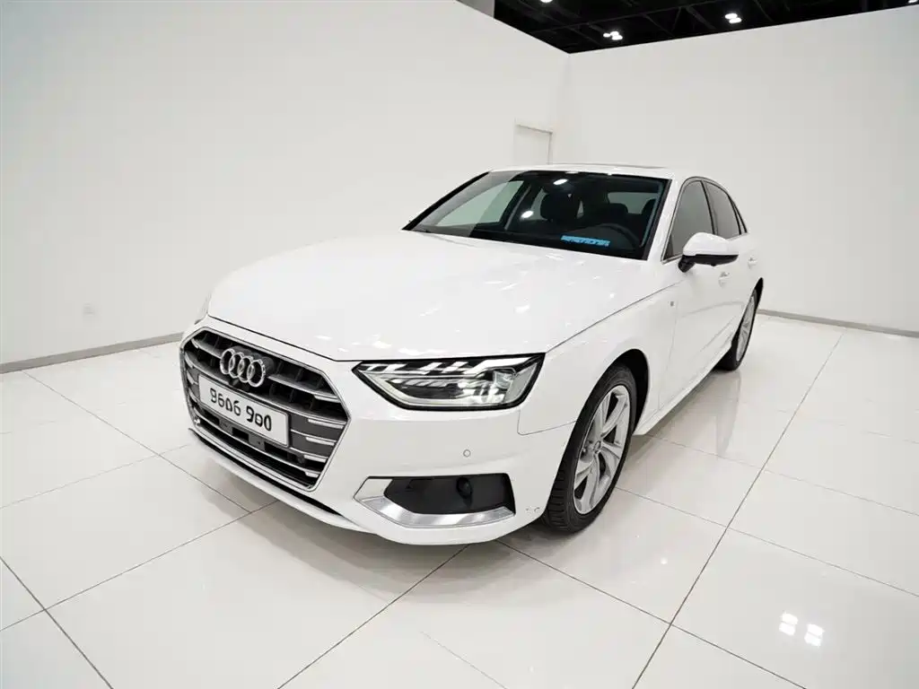 Audi A4L 2021 — фото 1