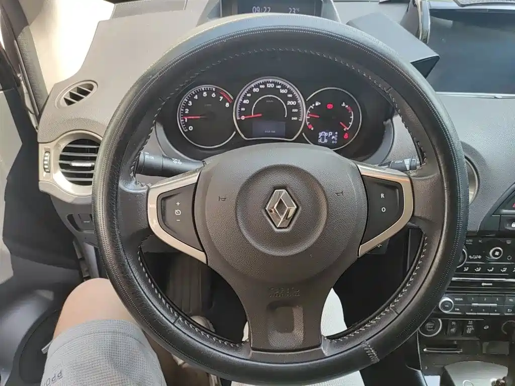 Renault Koleos 2017 — фото 11