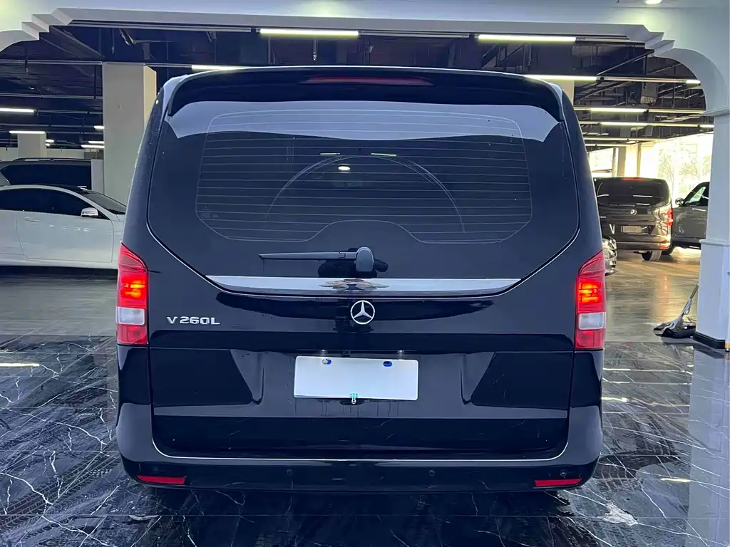 Mercedes-Benz V-Class 2020 — фото 18