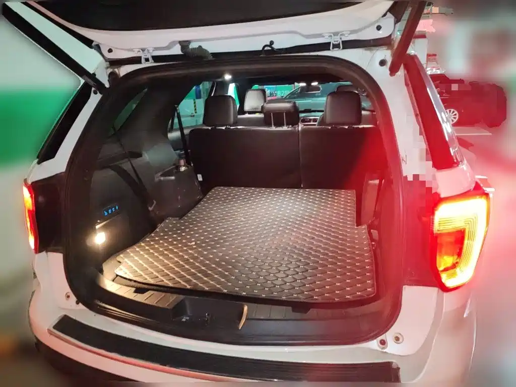 Ford Explorer 2019 — фото 10