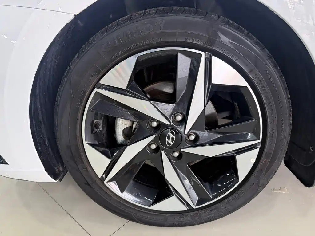 Hyundai Elantra 2023 — фото 20