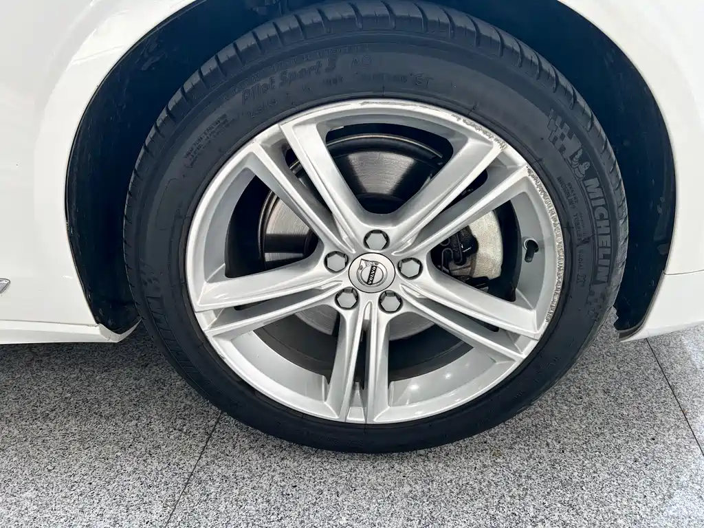Volvo S90 2019 — фото 13