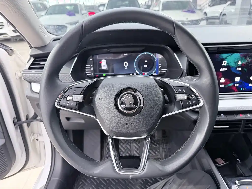 Skoda Octavia 2022 — фото 11