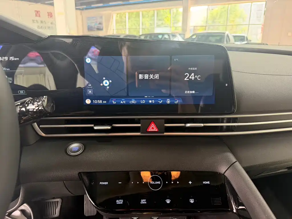 Hyundai Elantra 2023 — фото 10