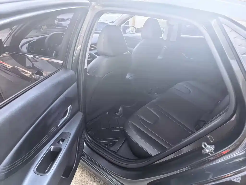 Hyundai Elantra 2024