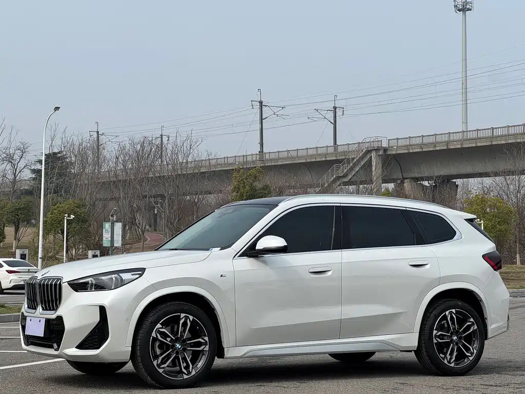 BMW X1 2023 — фото 1