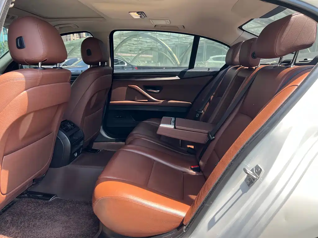 BMW 5 Series 2015 — фото 12