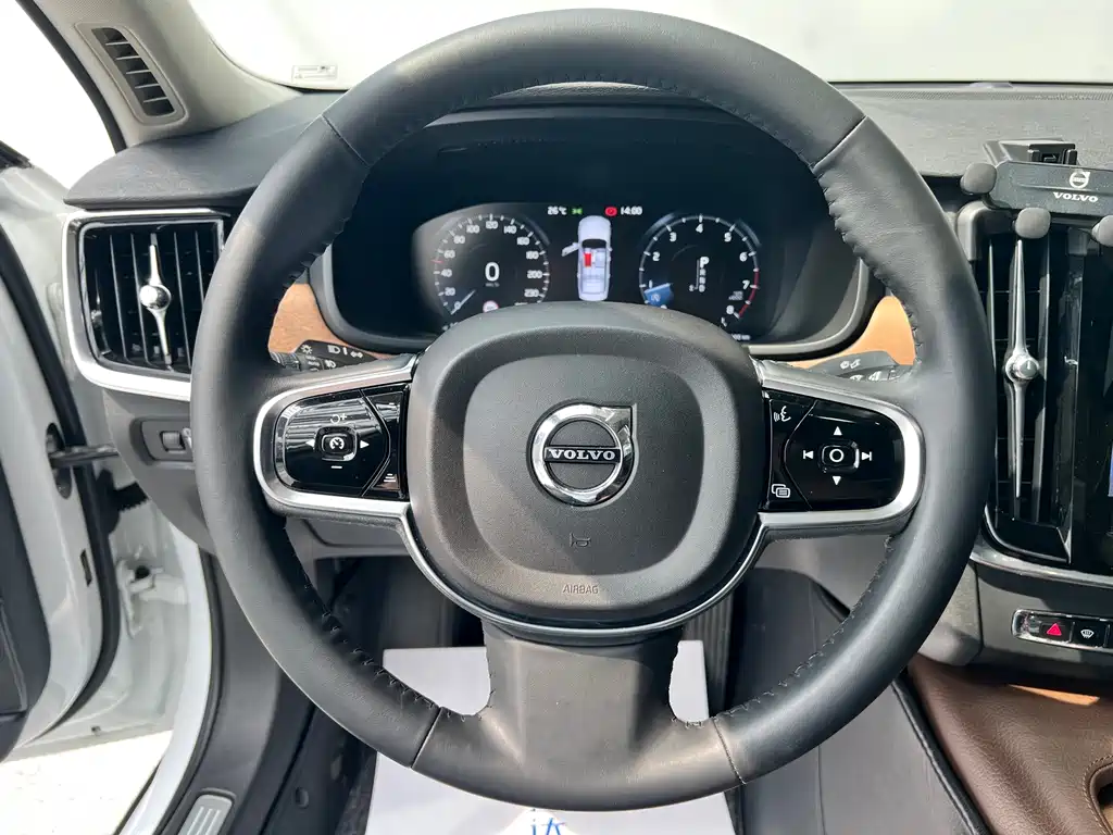 Volvo S90 2019 — фото 21