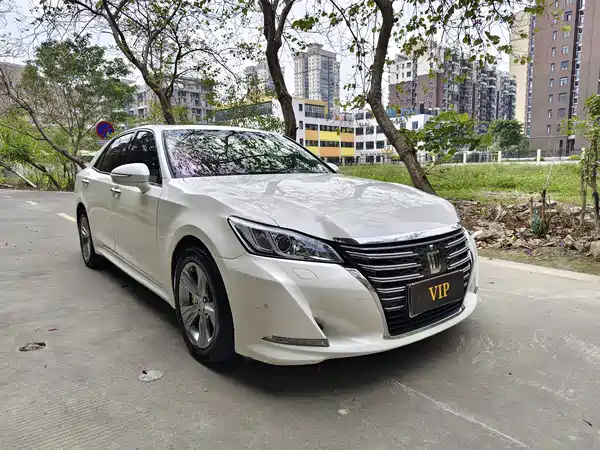 Toyota Crown 2015