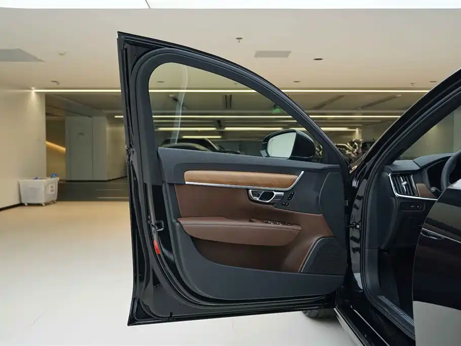 Volvo S90 PHEV 2026 — фото 17