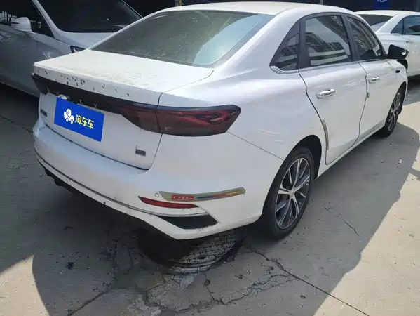 Geely Emgrand 2024