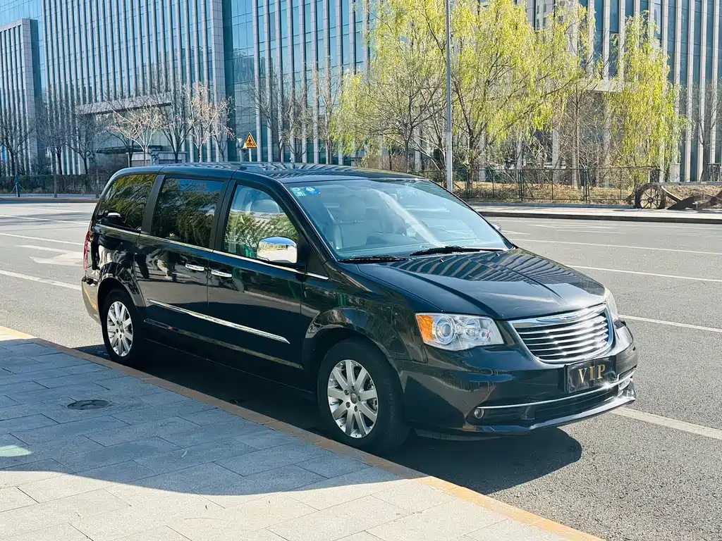 Chrysler Grand Voyager 2016 — фото 3