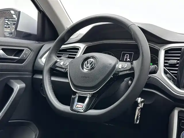 Volkswagen T-Roc 2021 — фото 11
