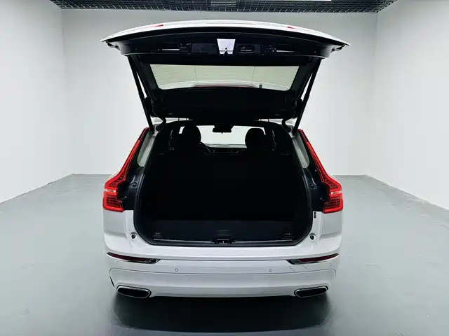 Volvo XC60 2021 — фото 20