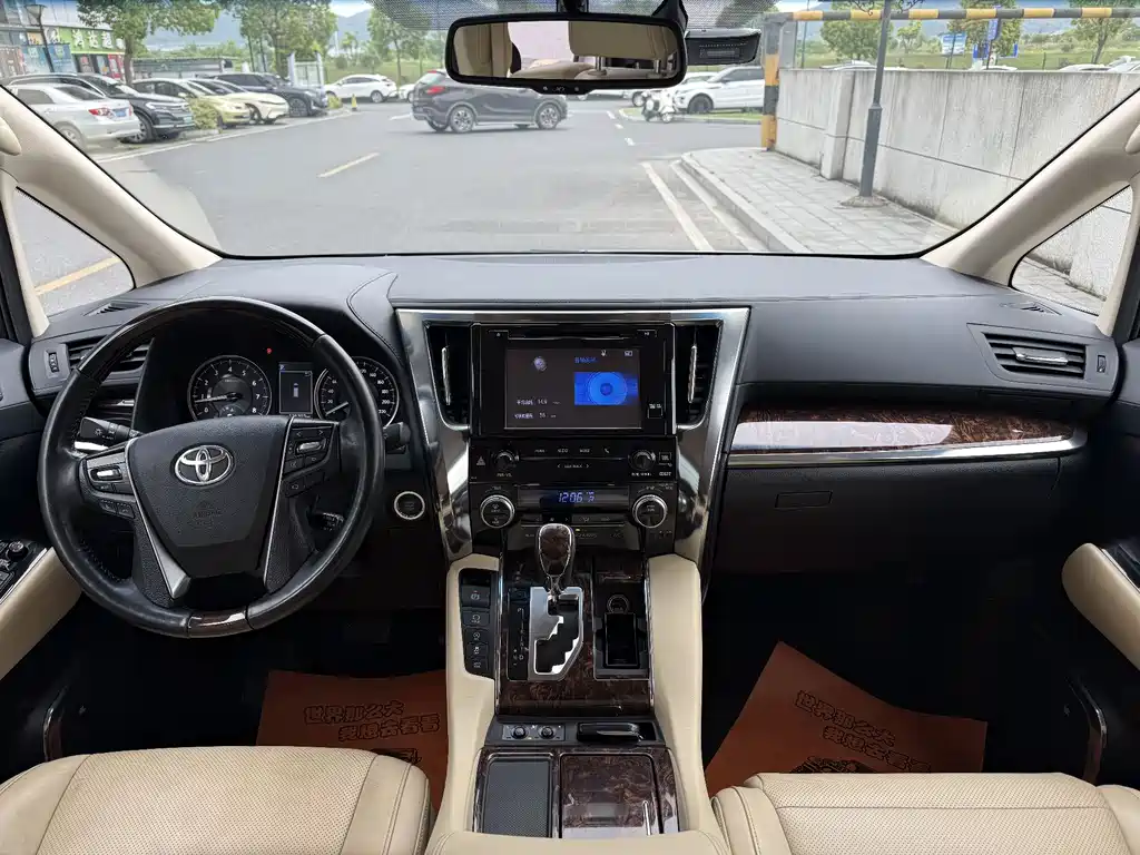 Toyota Alphard 2019 — фото 10