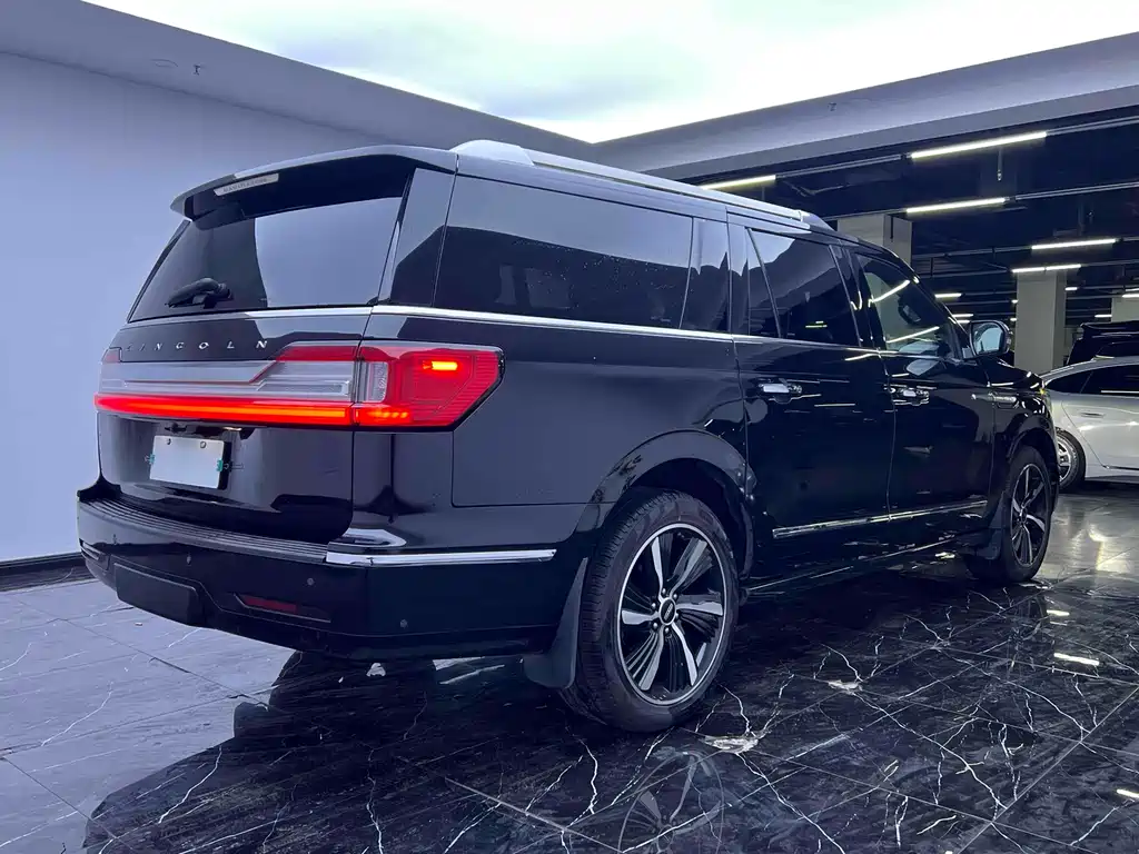 Lincoln Navigator 2019 — фото 19