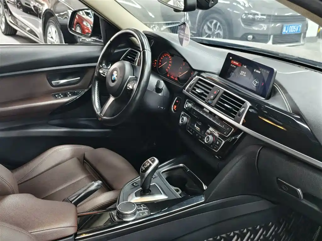 BMW 3 Series 2019 — фото 9
