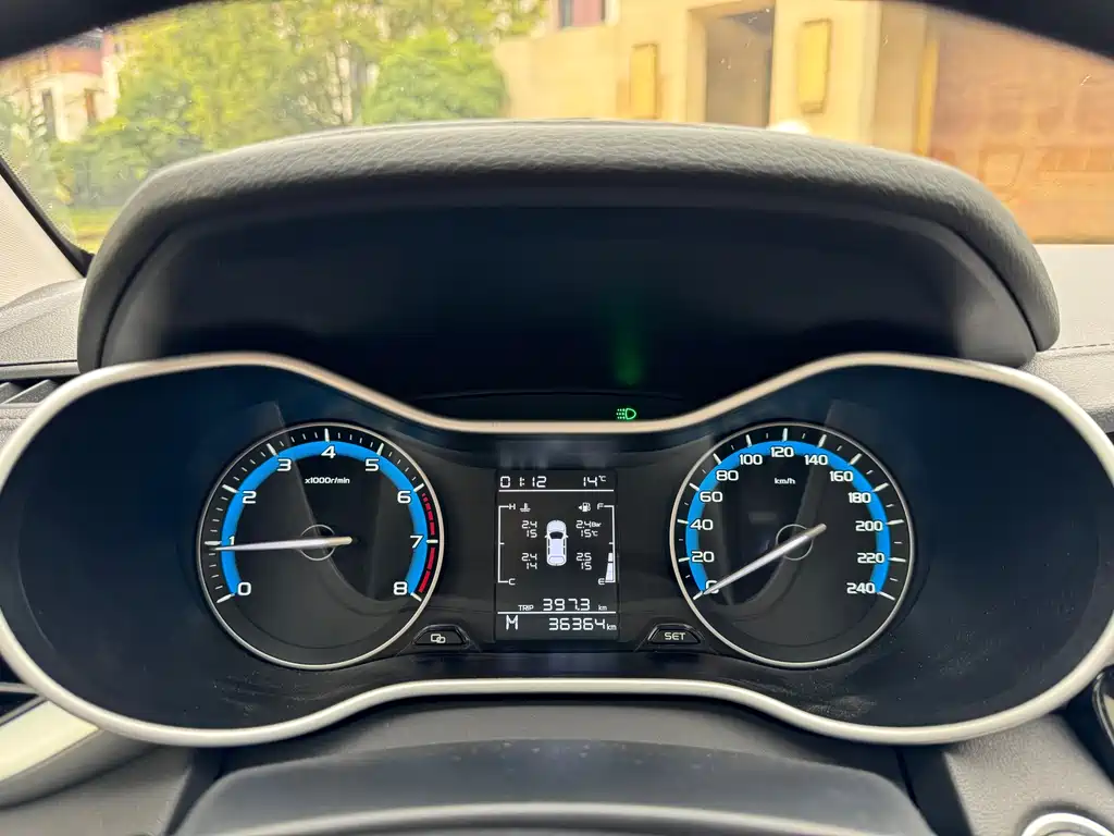 Geely Emgrand 2020 — фото 12