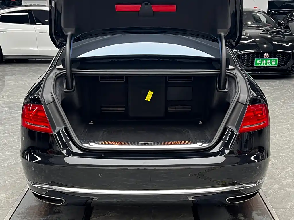 Audi A8 2014 — фото 26