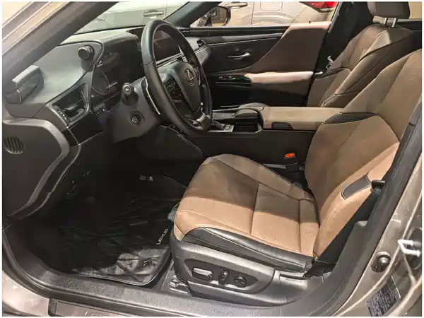 Lexus ES 2022