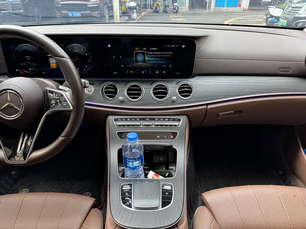 Mercedes-Benz E-Class 2023 — фото 42