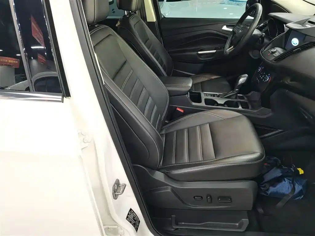 Ford Kuga 2018 — фото 25