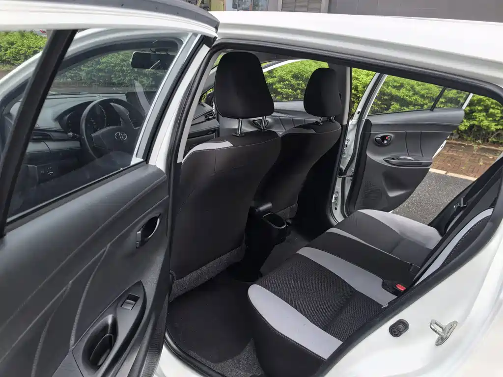 Toyota Yaris L 2020 — фото 20