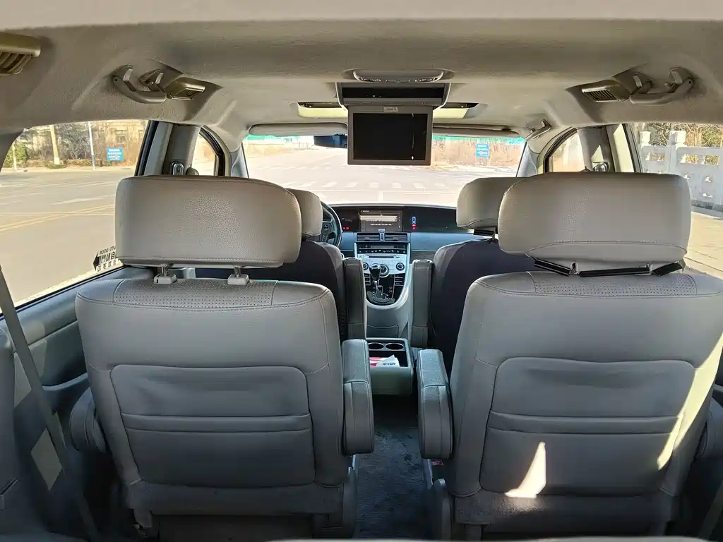 Luxgen Big 7 MPV 2013 — фото 12