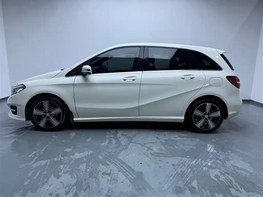 Mercedes-Benz B-Class 2017 — фото 11