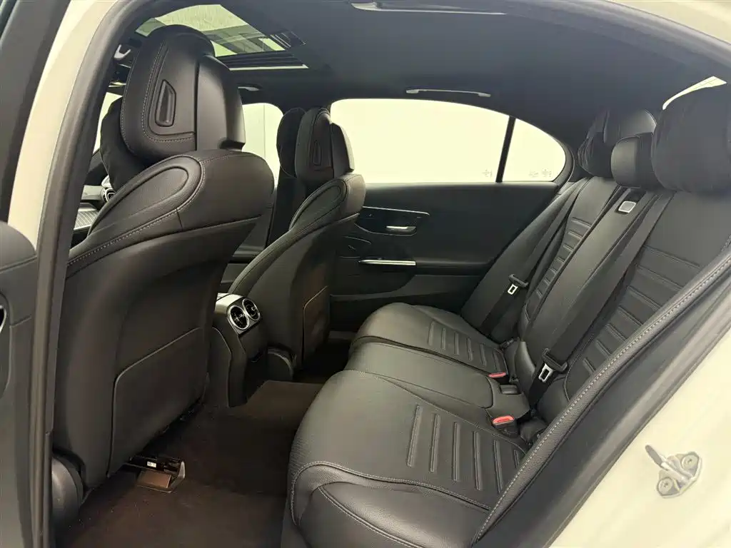 Mercedes-Benz C-Class 2023 — фото 9