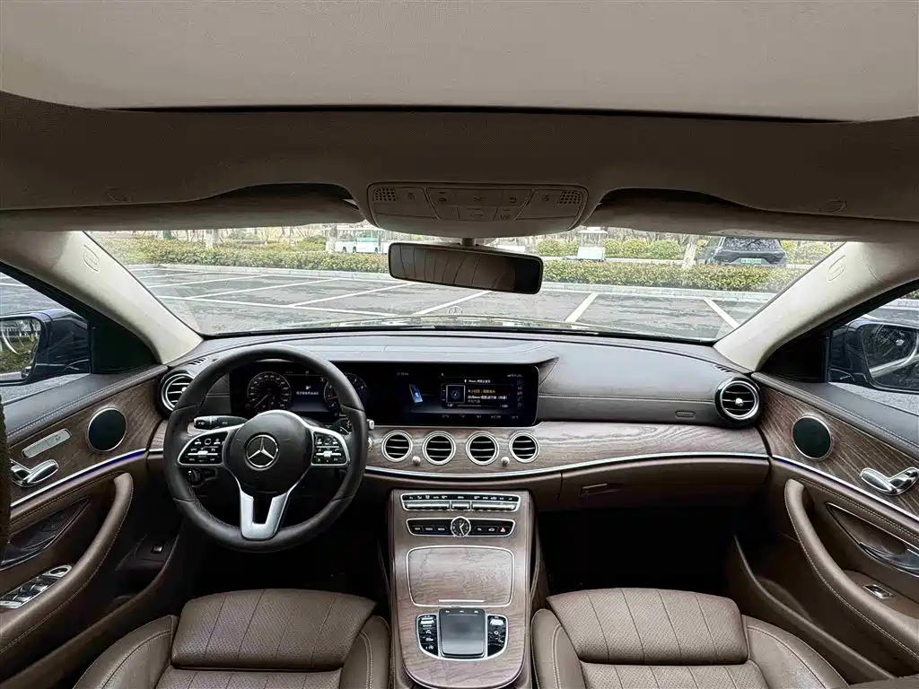 Mercedes-Benz E-Class 2019 — фото 17