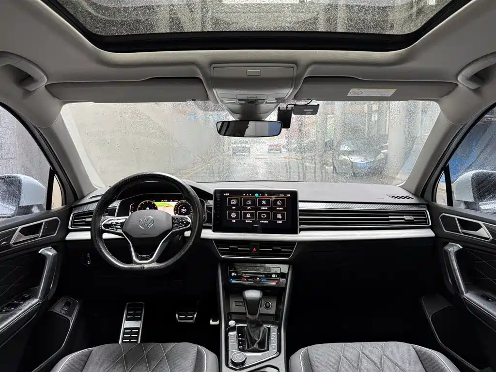 Volkswagen Tiguan L 2023 — фото 11