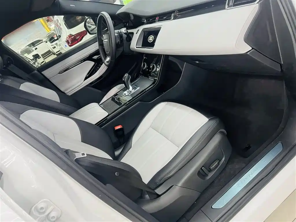 Land Rover Evoque 2021 — фото 19