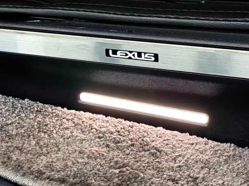 Lexus LM 2021 — фото 13