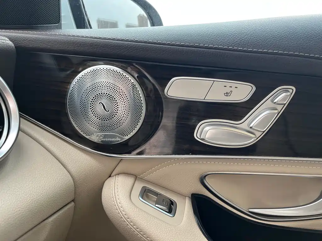Mercedes-Benz GLC 2017 — фото 17