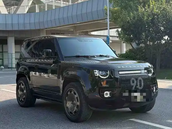 Land Rover Defender 2025