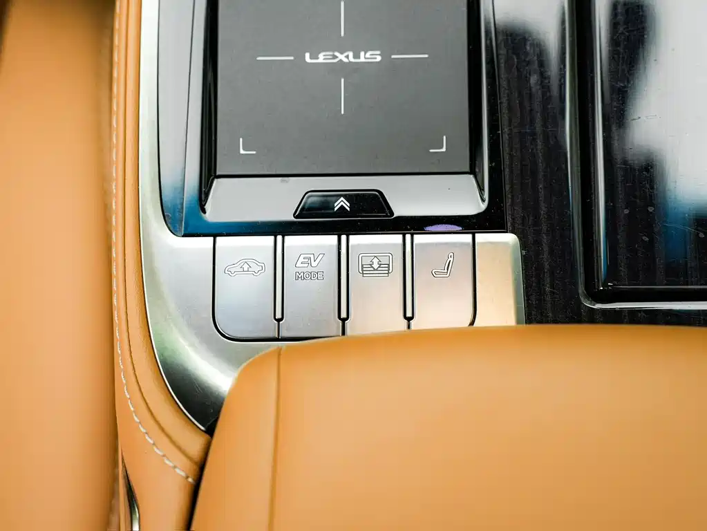 Lexus LS 2019 — фото 20