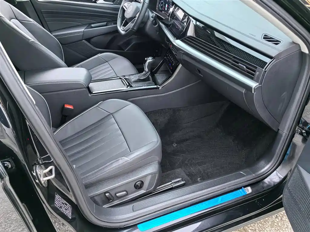 Volkswagen Passat 2023 — фото 13