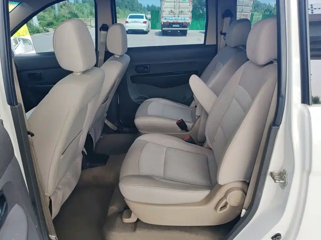 Wuling Hongguang 2018 — фото 13