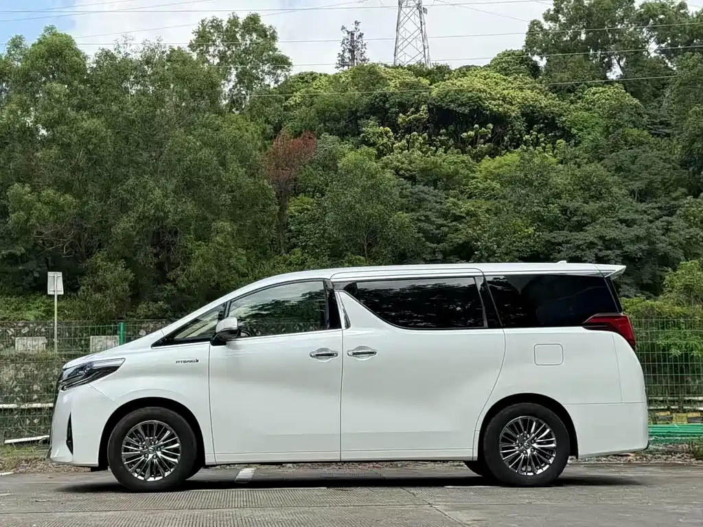 Toyota Alphard 2021 — фото 11