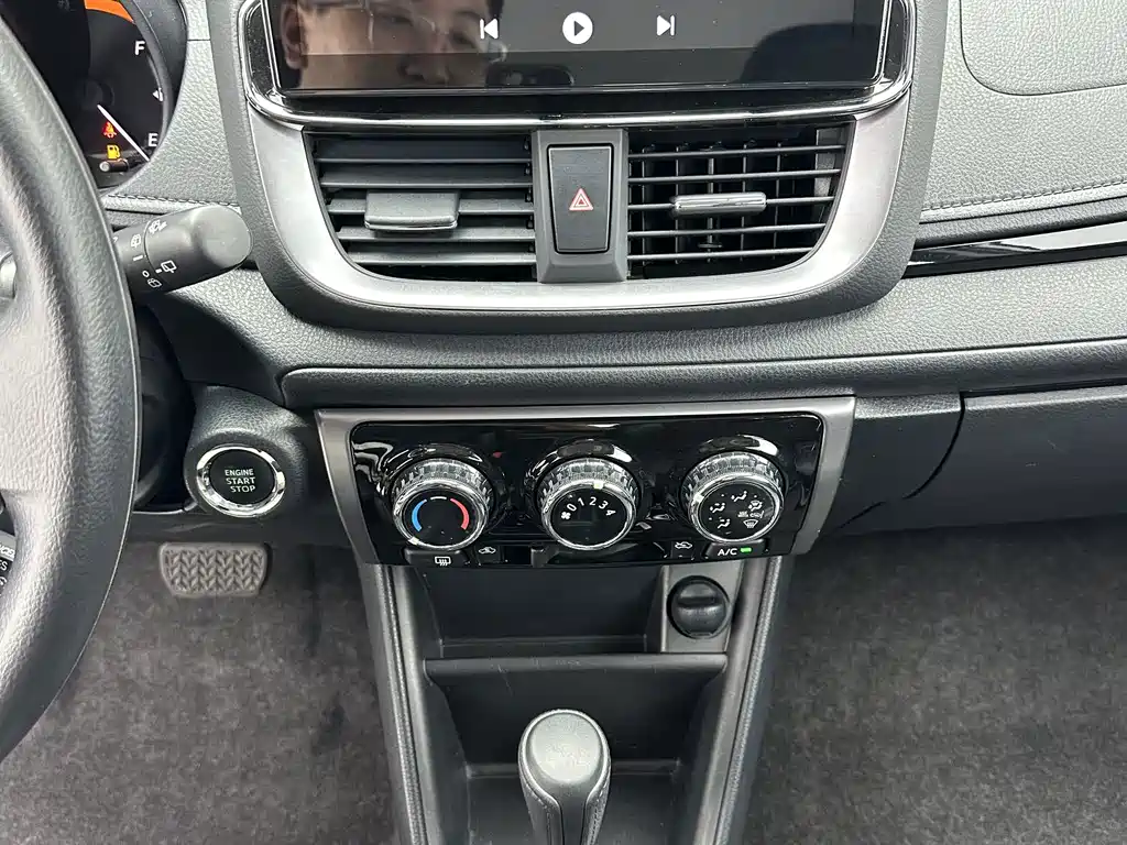 Toyota Yaris L 2023 — фото 15