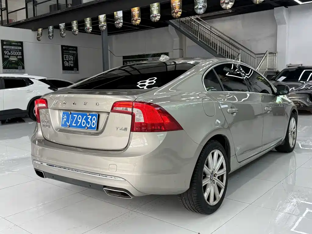 Volvo S60 Plug-In Hybrid 2016 — фото 7