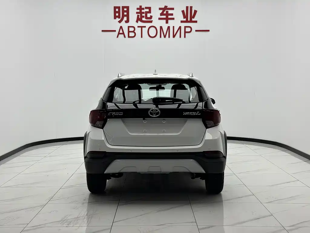 Toyota Yaris L 2023 — фото 10